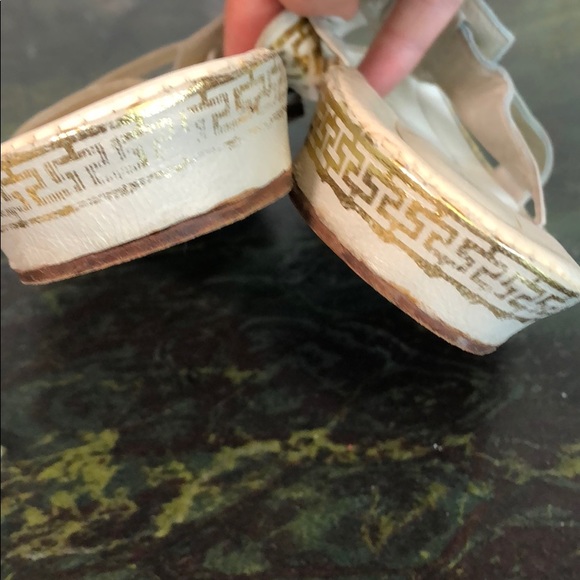 Vintage gold and white leather sandals from Greece - Picture 5 of 8